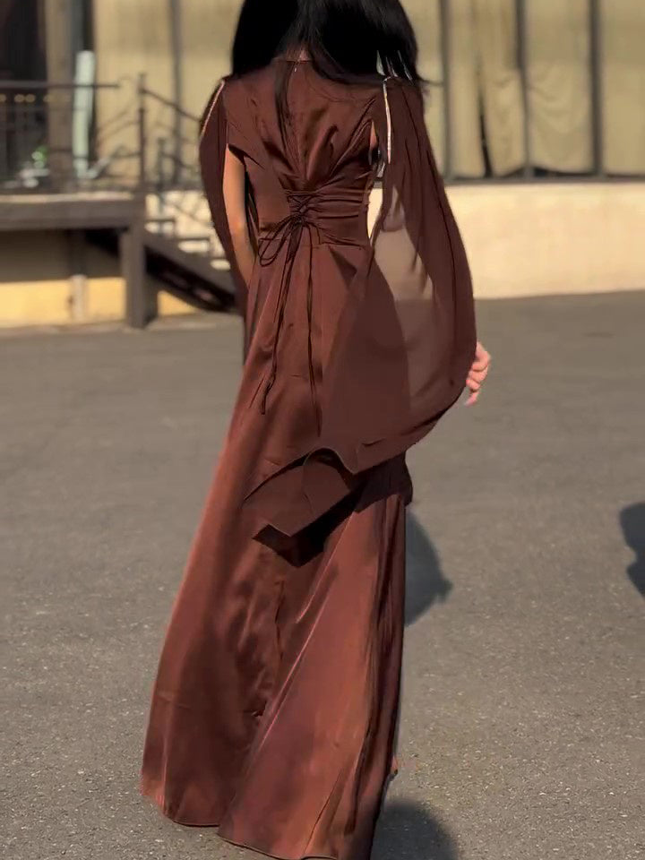 Maxikleid mit Rundhalsausschnitt und Gürtel