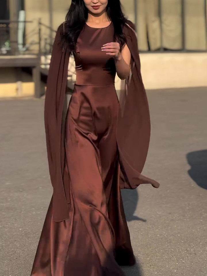 Maxikleid mit Rundhalsausschnitt und Gürtel