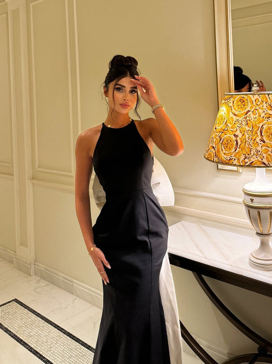 Ärmelloses Maxikleid mit kontrastierender Schleife