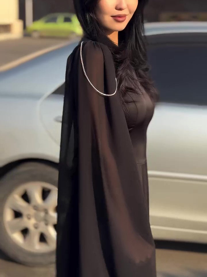 Maxikleid mit Rundhalsausschnitt und Gürtel