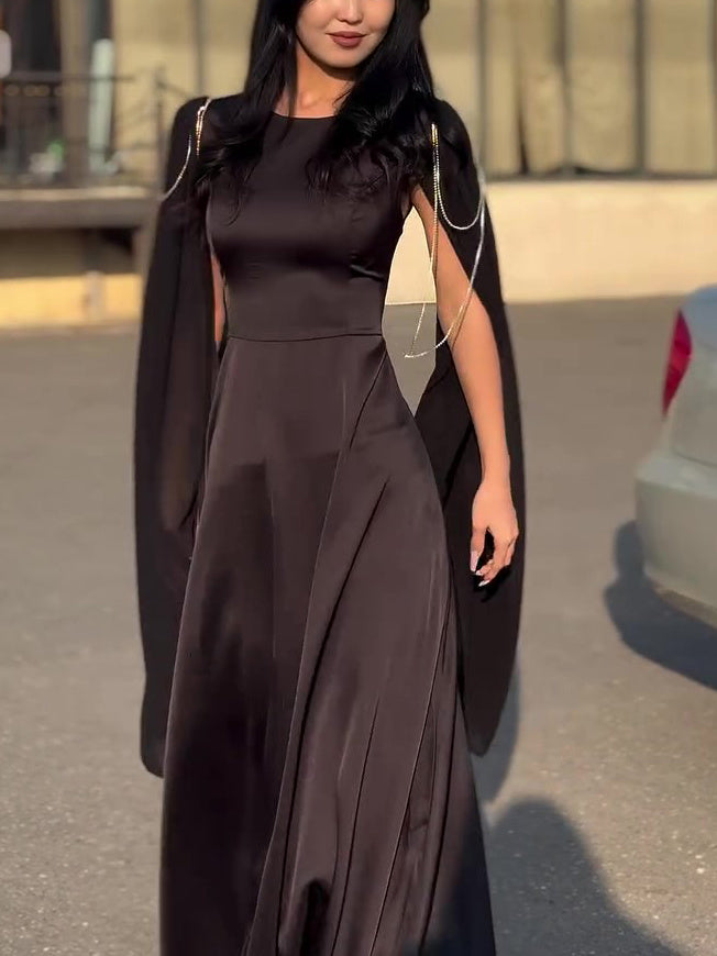 Maxikleid mit Rundhalsausschnitt und Gürtel